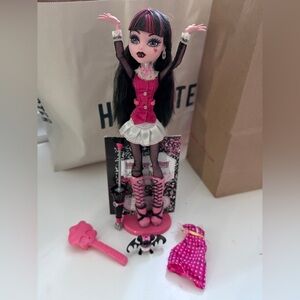 Draculaura 2022 Creeproduction Monster High